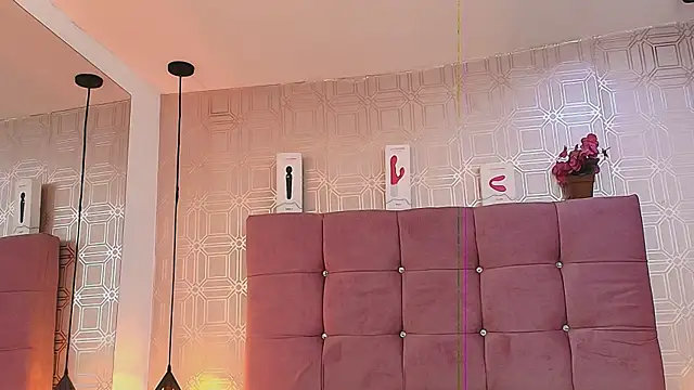 LexieBloom online show from 10/20/25, 04:02