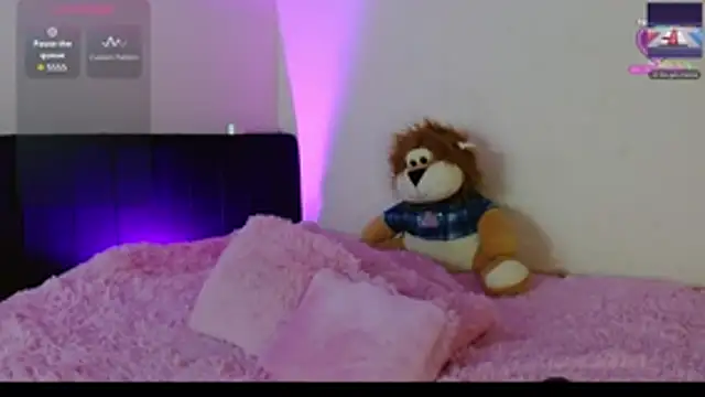 Snapshot of MichellMoon1 chatting on 10/23/25, 07:34 MichellMoon1 online show from 10/23/25, 07:34