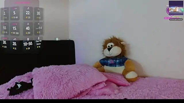 Snapshot of MichellMoon1 chatting on 10/24/25, 06:04 MichellMoon1 online show from 10/24/25, 06:04