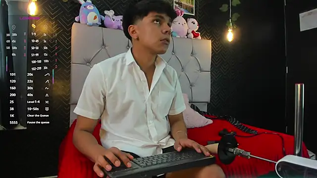 Snapshot of Thiago_Kozak chatting on 09/15/25, 01:00 Thiago Kozak online show from 09/15/25, 01:00