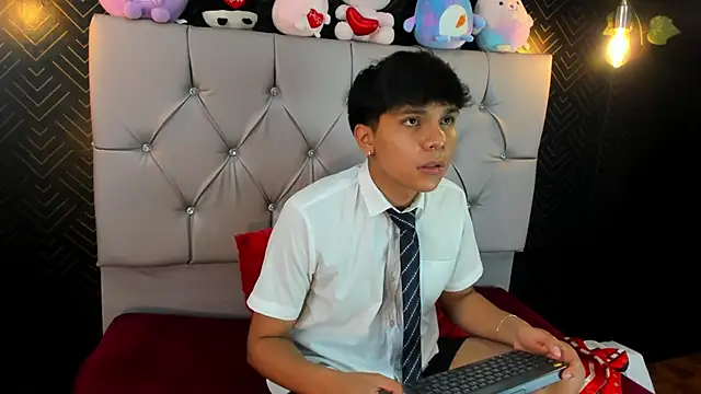 Snapshot of Thiago_Kozak chatting on 09/29/25, 01:27 Thiago Kozak online show from 09/29/25, 01:27