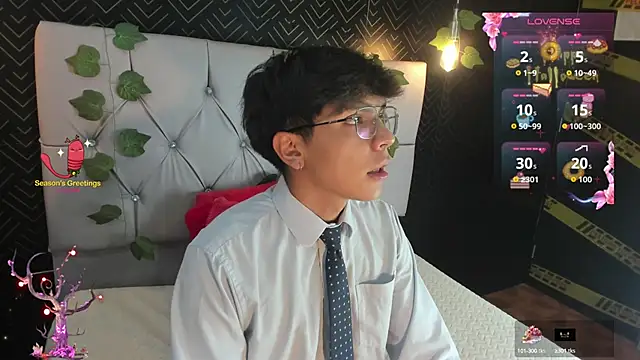 Snapshot of Thiago_Kozak chatting on 10/10/25, 12:48 Thiago Kozak online show from 10/10/25, 12:48