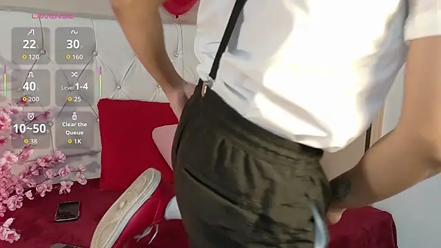 Snapshot of Thiago_Kozak chatting on 10/21/25, 01:23 Thiago Kozak online show from 10/21/25, 01:23