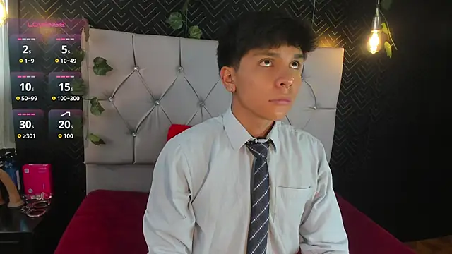 Snapshot of Thiago_Kozak chatting on 10/22/25, 12:38 Thiago Kozak online show from 10/22/25, 12:38