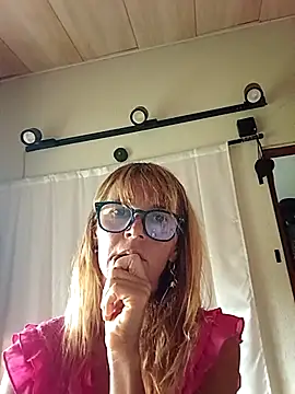 Snapshot of LunaNatural chatting on 09/22/25, 09:39 LunaNatural online show from 09/22/25, 09:39