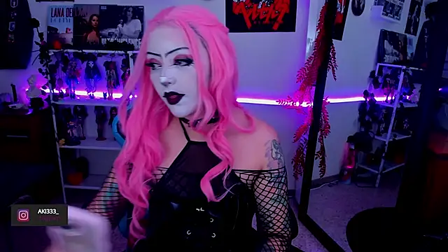 Snapshot of Makii_33 chatting on 09/17/25, 11:17 Makii 33 online show from 09/17/25, 11:17