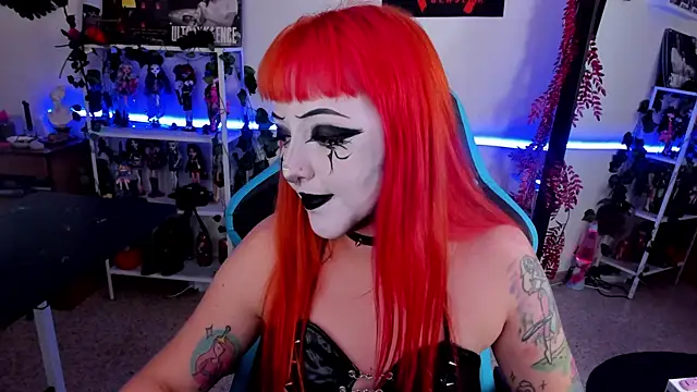 Snapshot of Makii_33 chatting on 10/01/25, 11:22 Makii 33 online show from 10/01/25, 11:22