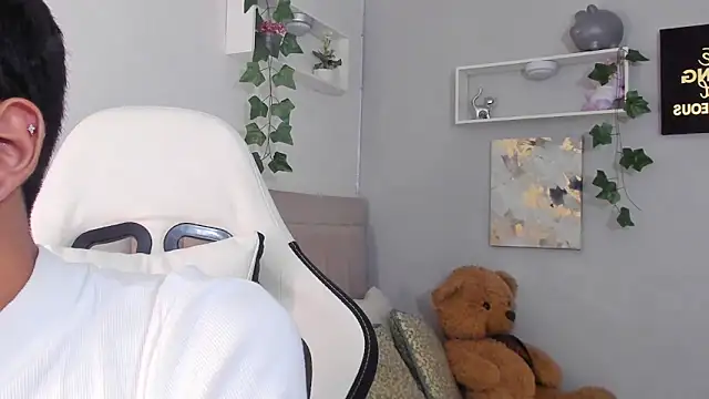 Thomas wil online show from 11/18/25, 06:40