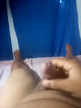 Snapshot of cora08 chatting on 11/23/25, 06:19 cora08 online show from 11/23/25, 06:19