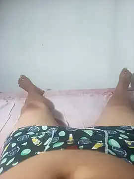 Snapshot of cora08 chatting on 11/27/25, 09:06 cora08 online show from 11/27/25, 09:06