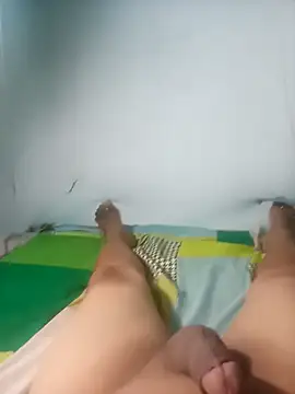 Snapshot of cora08 chatting on 11/29/25, 05:32 cora08 online show from 11/29/25, 05:32