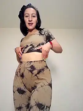 Snapshot of Oriana111 chatting on 10/28/25, 03:54 Oriana111 online show from 10/28/25, 03:54