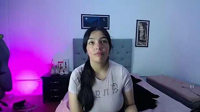 Esmeraldaa- online show from 10/24/25, 04:20