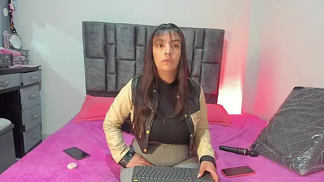 Esmeraldaa- online show from 05/06/26, 05:25