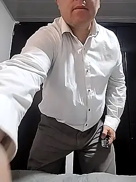 BigCristh79 online show from 10/16/25, 05:36