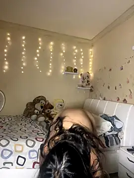 effie castroo online show from 09/30/25, 01:32