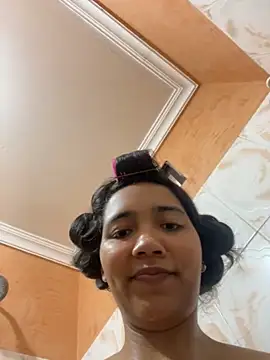 effie castroo online show from 10/22/25, 06:40