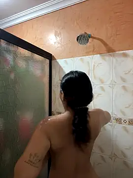 effie castroo online show from 10/26/25, 04:46