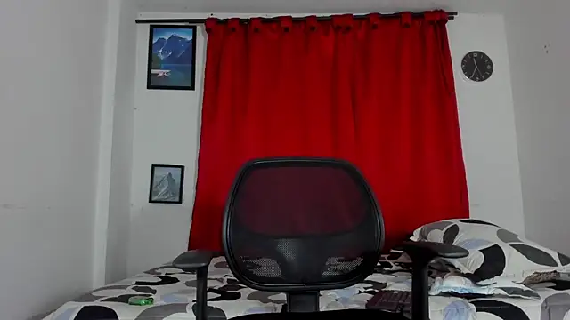 Snapshot of magnusclark chatting on 10/30/25, 09:00 magnusclark online show from 10/30/25, 09:00