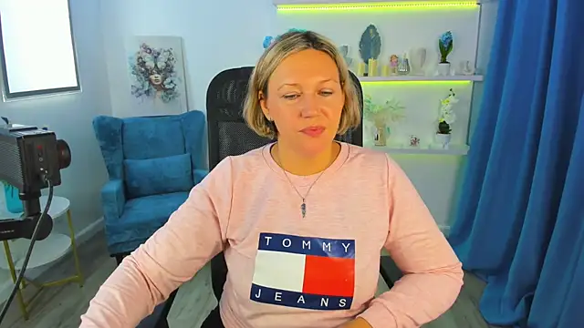 NinaStarle online show from 10/12/25, 04:44