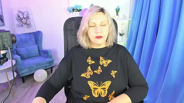 NinaStarle online show from 12/01/25, 04:39