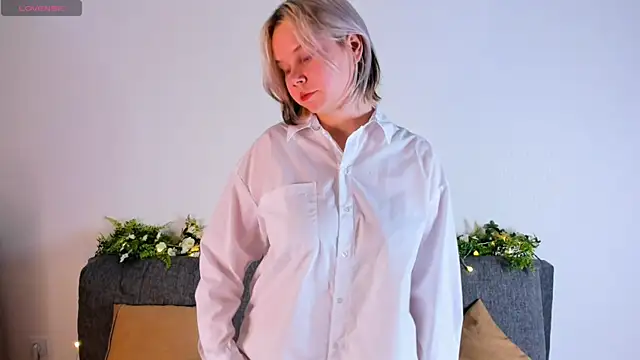 girlllsooft online show from 09/22/25, 04:20