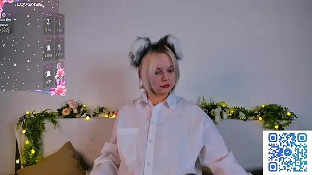 girlllsooft online show from 10/23/25, 01:10