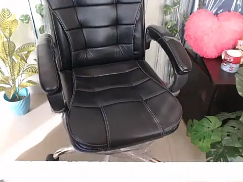 anika bold online show from 10/31/25, 03:40