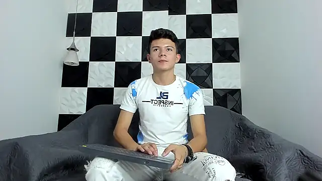 Snapshot of AndyFame1 chatting on 09/15/25, 07:03 AndyFame1 online show from 09/15/25, 07:03