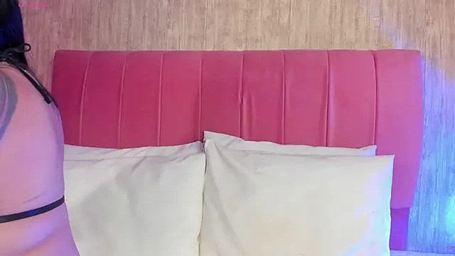 Snapshot of Kendra_kobein chatting on 12/13/25, 08:58 Kendra kobein online show from 12/13/25, 08:58