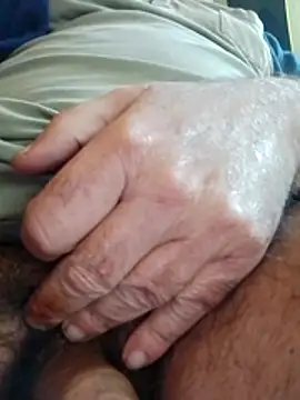 Snapshot of ozmilanoshow chatting on 11/28/25, 07:22 ozmilanoshow online show from 11/28/25, 07:22