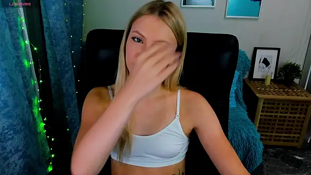 Snapshot of KatherineePierce chatting on 09/14/25, 01:54 KatherineePierce online show from 09/14/25, 01:54