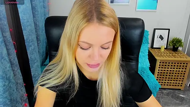 Snapshot of KatherineePierce chatting on 09/24/25, 04:21 KatherineePierce online show from 09/24/25, 04:21