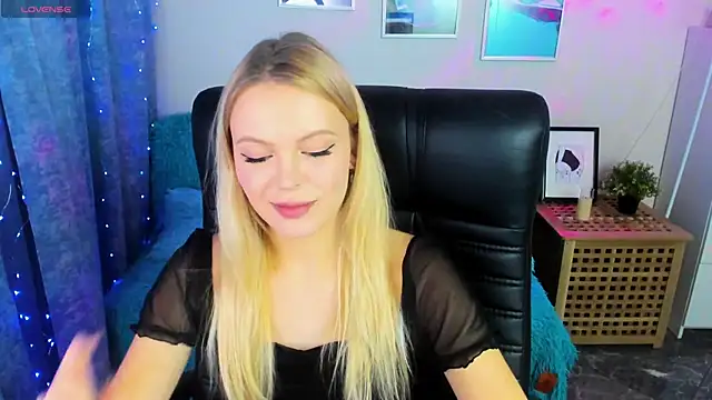 Snapshot of KatherineePierce chatting on 10/18/25, 05:03 KatherineePierce online show from 10/18/25, 05:03