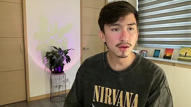 sweettaaron01 online show from 10/25/25, 05:40