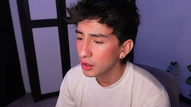 sweettaaron01 online show from 06/12/26, 11:57
