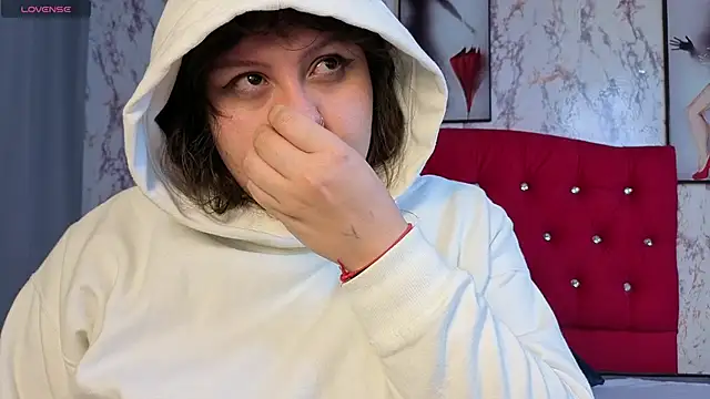 Larissa Antonella online show from 11/11/25, 03:39