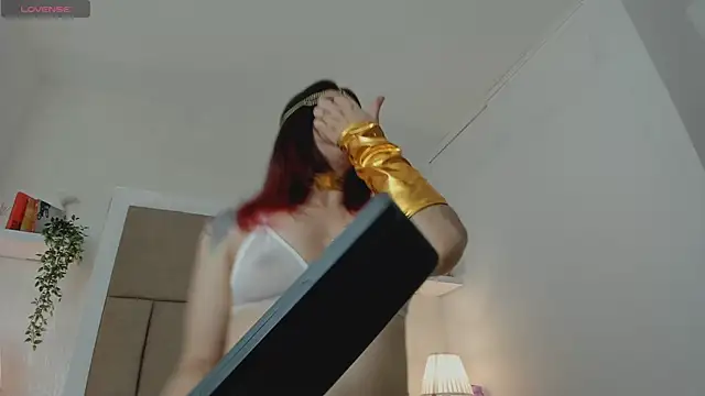 Snapshot of Alisson_Owen chatting on 11/04/25, 04:00 Alisson Owen online show from 11/04/25, 04:00