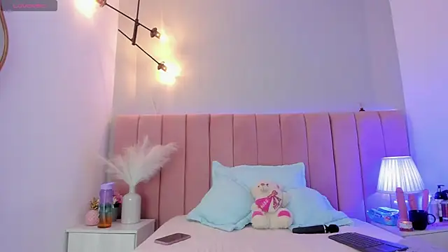 Snapshot of Alisson_Owen chatting on 11/28/25, 04:15 Alisson Owen online show from 11/28/25, 04:15