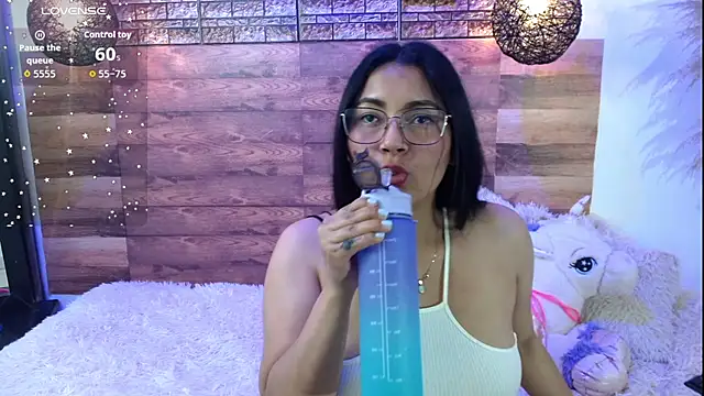 Snapshot of mafe_velezzz chatting on 11/12/25, 01:11 mafe velezzz online show from 11/12/25, 01:11