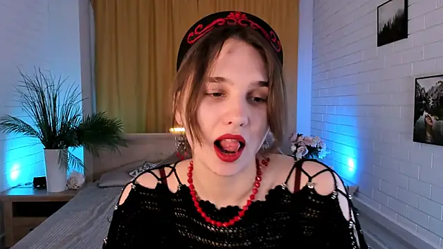 TessaMill online show from 11/18/25, 09:14