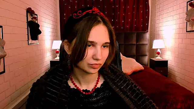 Snapshot of TessaMill chatting on 11/19/25, 05:51 TessaMill online show from 11/19/25, 05:51