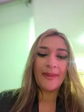 Snapshot of NicoleDiior chatting on 05/19/26, 03:07 NicoleDiior online show from 05/19/26, 03:07
