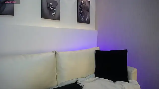 Snapshot of VeronicaBlake chatting on 04/10/26, 12:54 VeronicaBlake online show from 04/10/26, 12:54