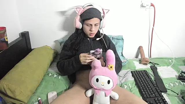 Petite-Goth online show from 11/23/25, 02:22