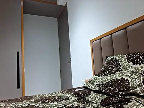 Vince-18 online show from 10/23/25, 04:39