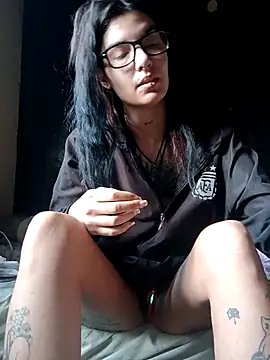 Snapshot of Darkw1tch chatting on 10/13/25, 10:15 Darkw1tch online show from 10/13/25, 10:15