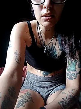 Snapshot of Darkw1tch chatting on 10/16/25, 11:22 Darkw1tch online show from 10/16/25, 11:22