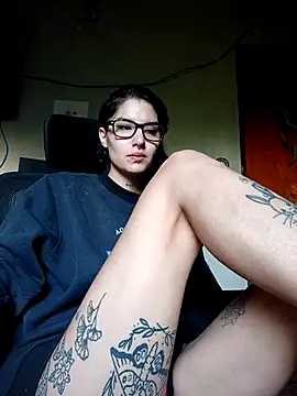 Snapshot of Darkw1tch chatting on 10/23/25, 10:25 Darkw1tch online show from 10/23/25, 10:25