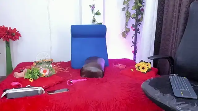 miaroberts69 online show from 07/29/26, 12:09